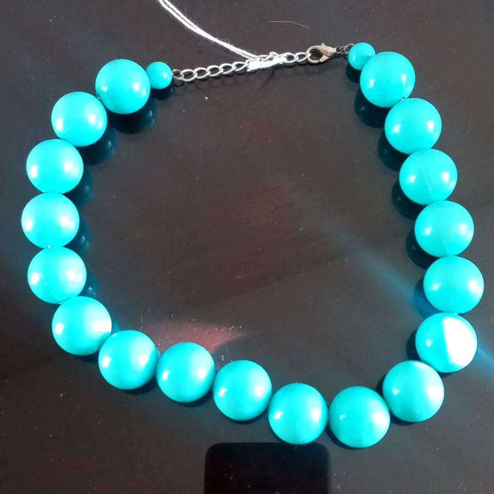 Bold * Turquoise and Silver Beaded Costume Necklace. Bg220 A